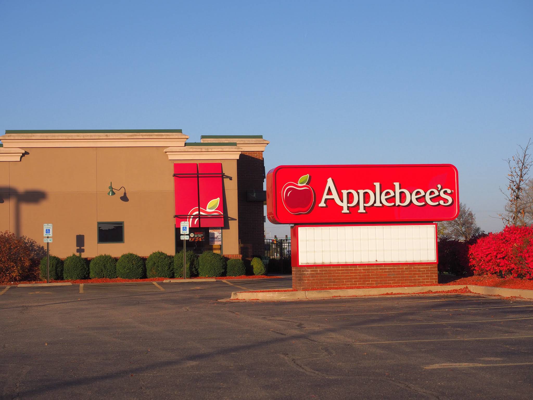 Applebees Grill & Bar (Belvidere)